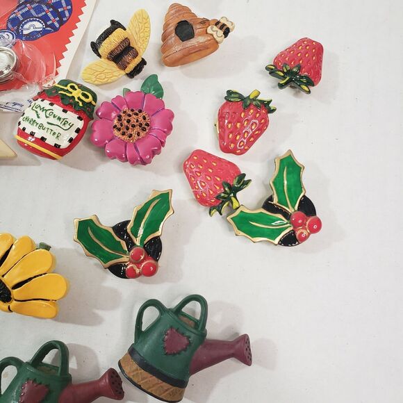 Lot Of Button Covers Vintage To Modern Includes Cover Your Own Button Covers - Picture 5 of 5